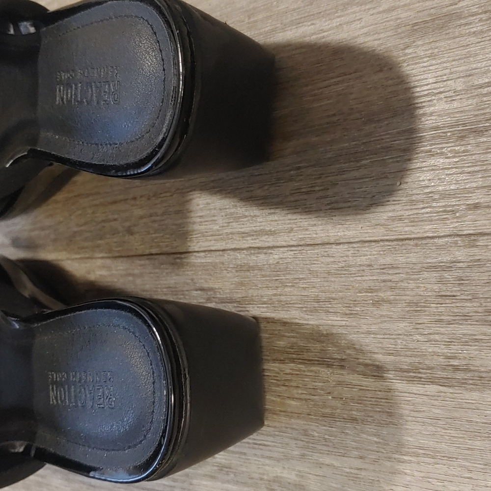 Kenneth Cole Slides - Picture 7 of 11
